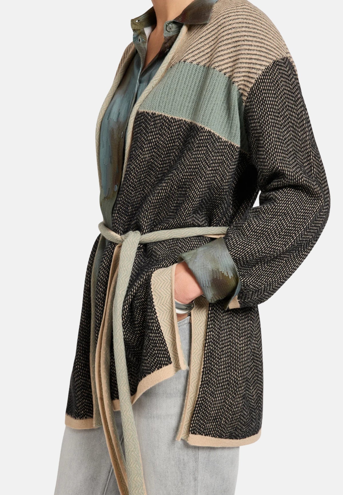 CARDIGAN CON DISEGNI JACQUARD PATCHWORK - MANDORLA/SELCE/NERO