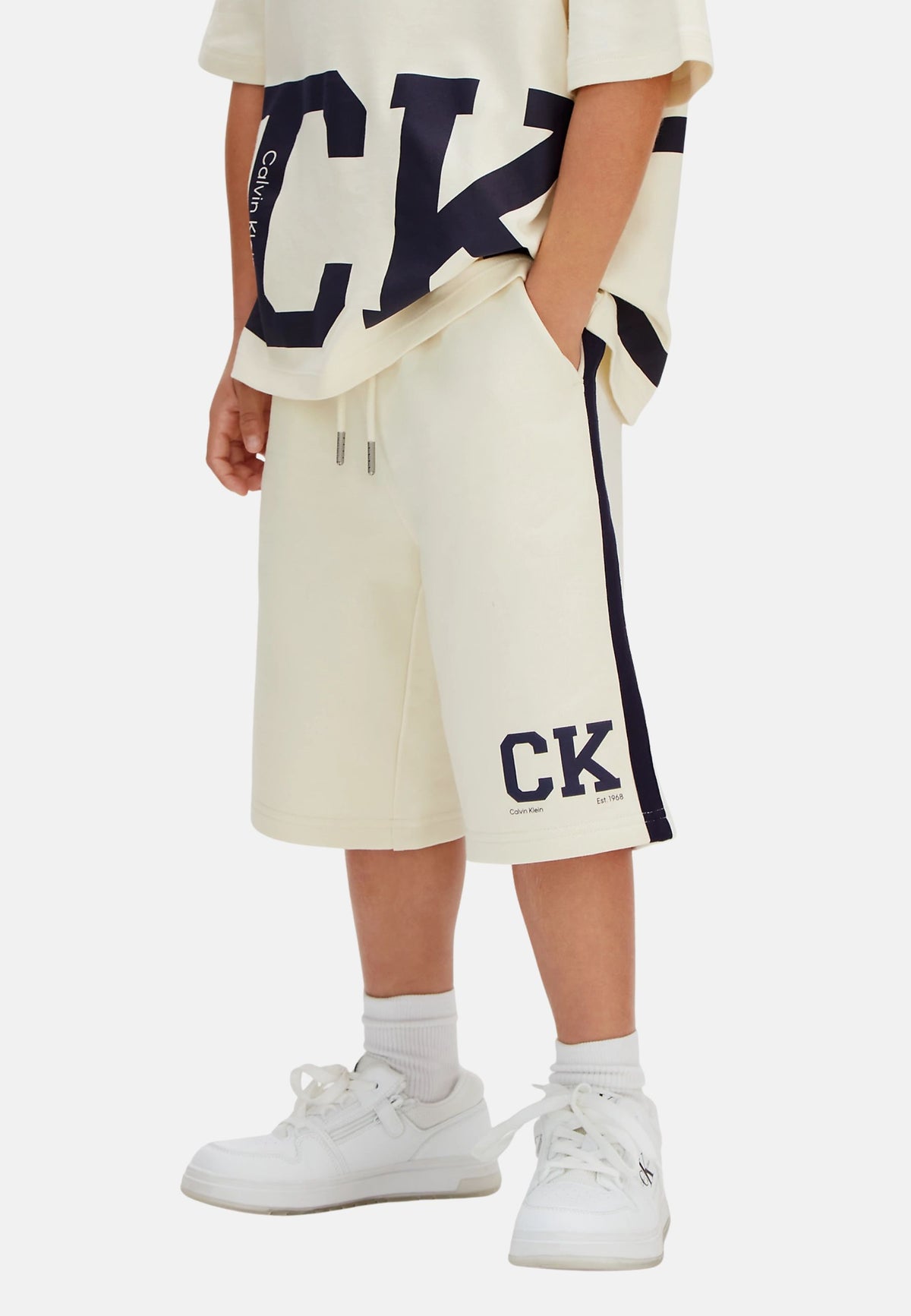 VARSITY RELAXED SHORTS - WHITE