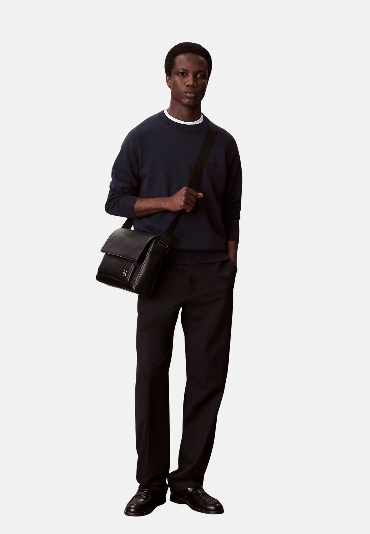 EMBLEM HW FLAP MESSENGER - BLACK
